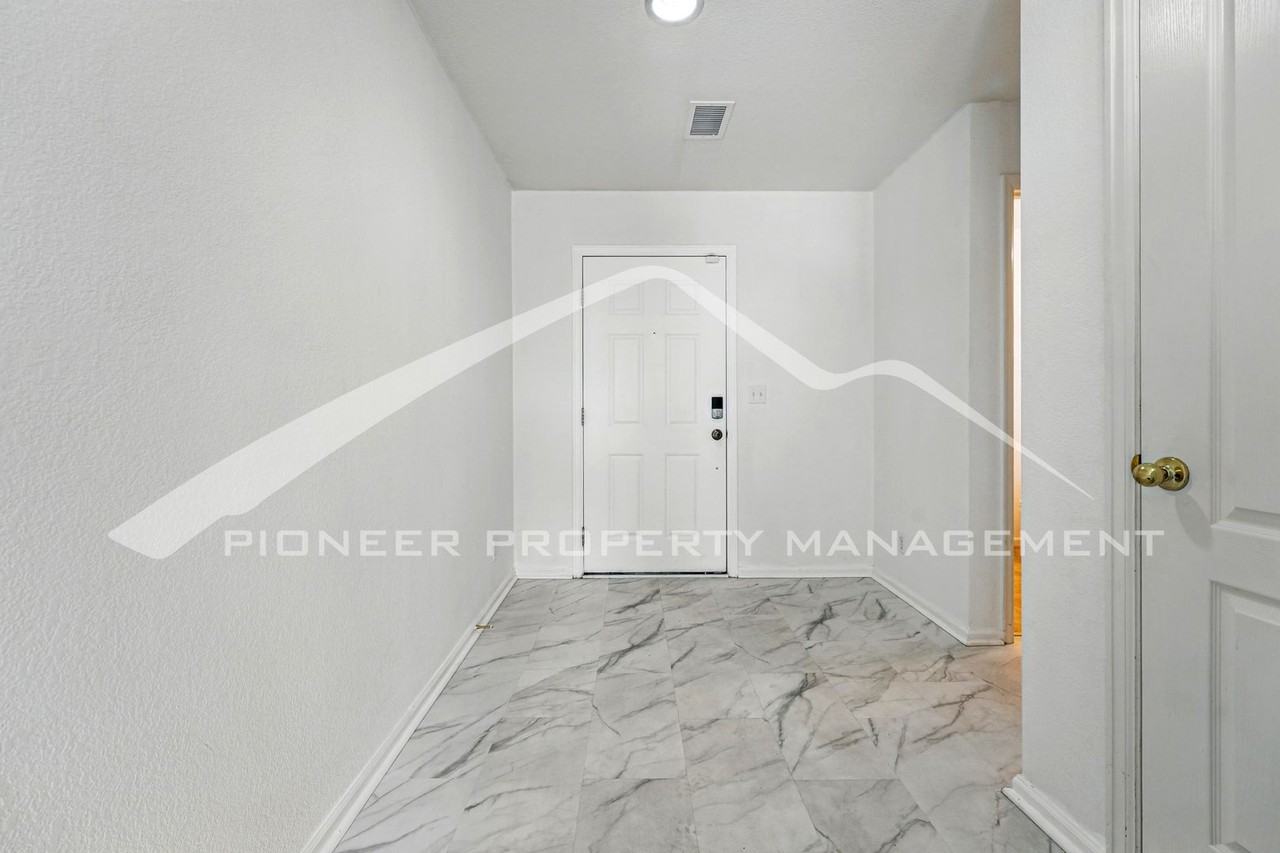 5568 Kalispell St - Photo 3 of 19