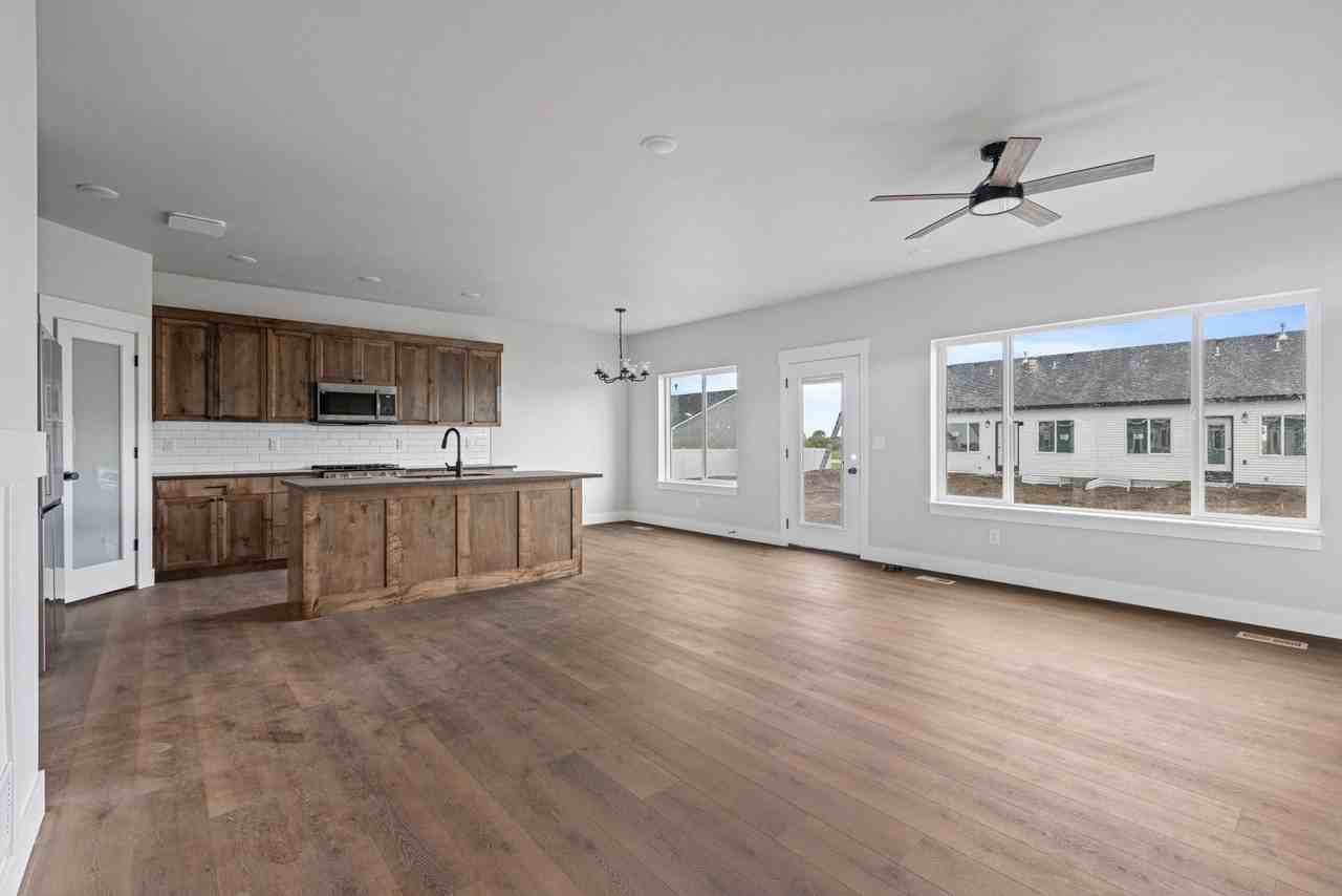 659 S Idaho Ave - Photo 2 of 9