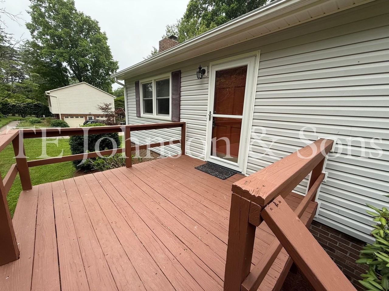 2390 Dianne Ave - Photo 2 of 41