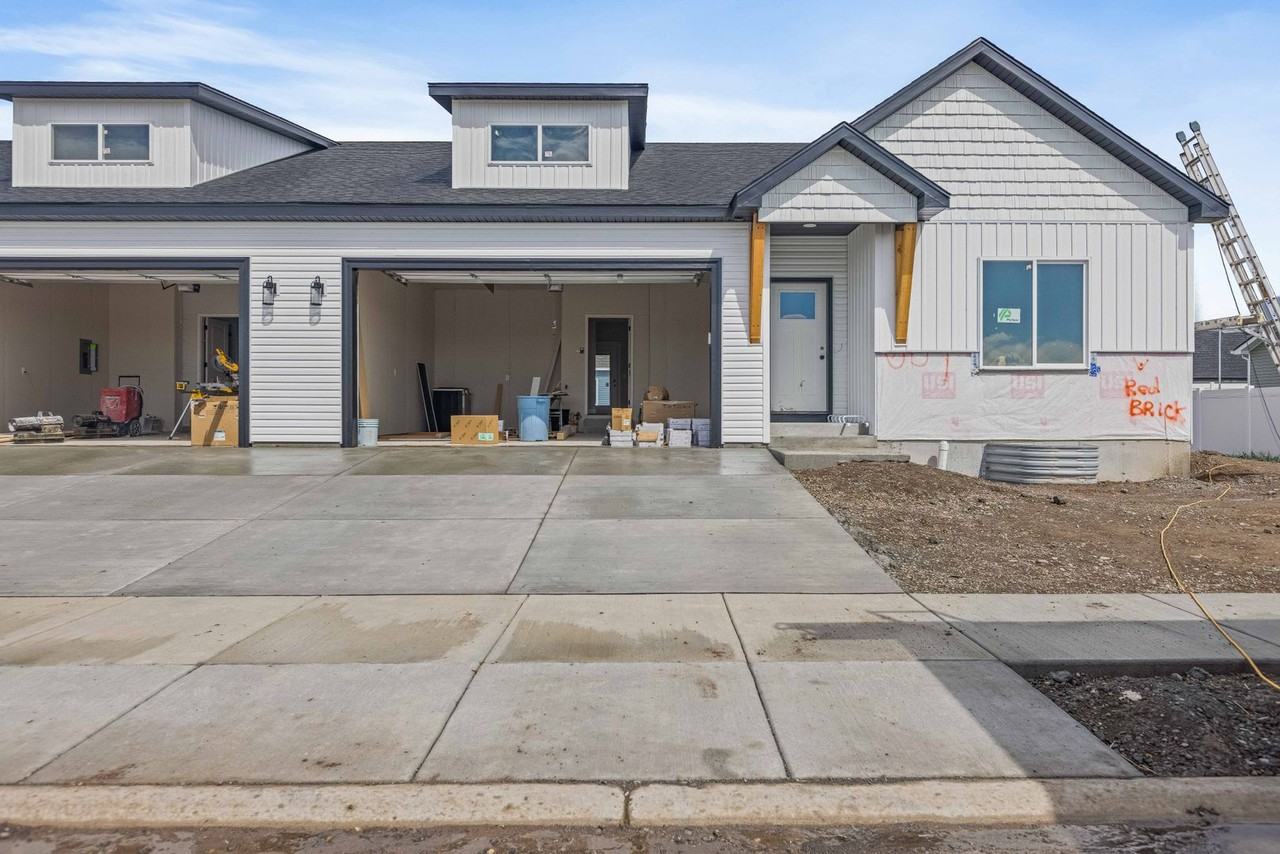 645 S Idaho Ave - Photo 2 of 10