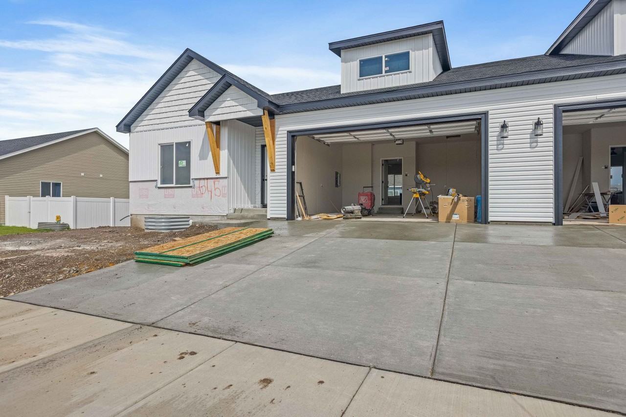 645 S Idaho Ave - Photo 3 of 10