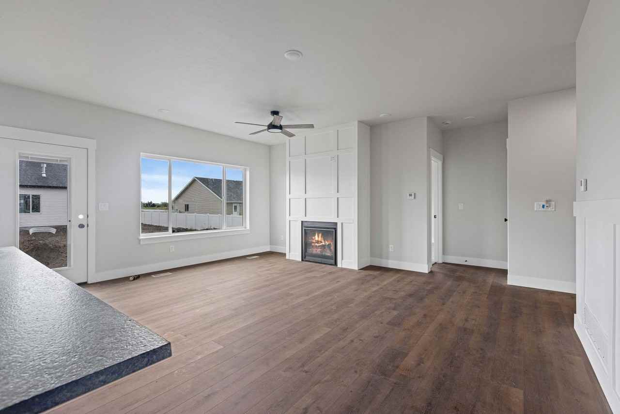 645 S Idaho Ave - Photo 7 of 10