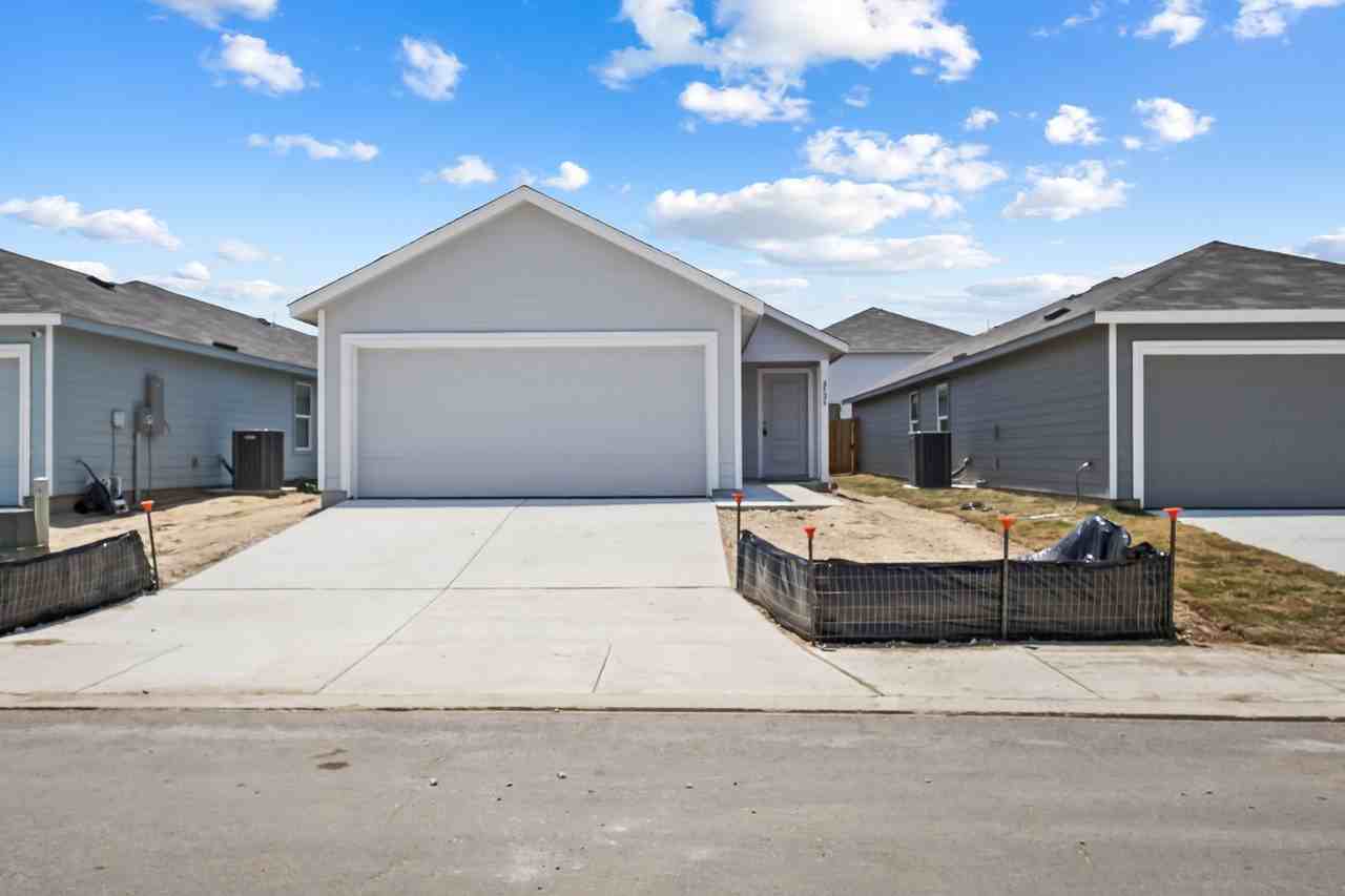 8526 Logan Sapphire - Photo 2 of 25