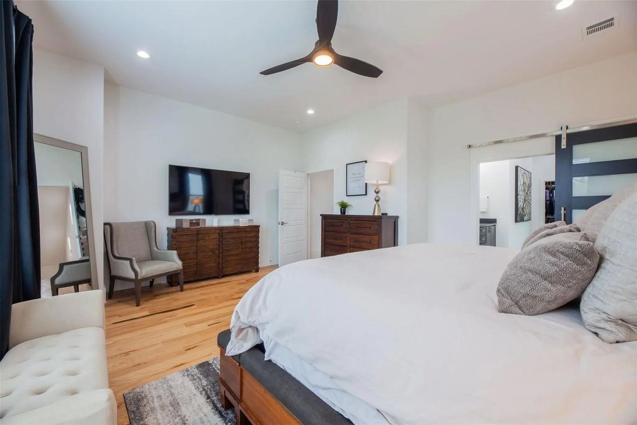 508 Avenue L - Photo 2 of 40