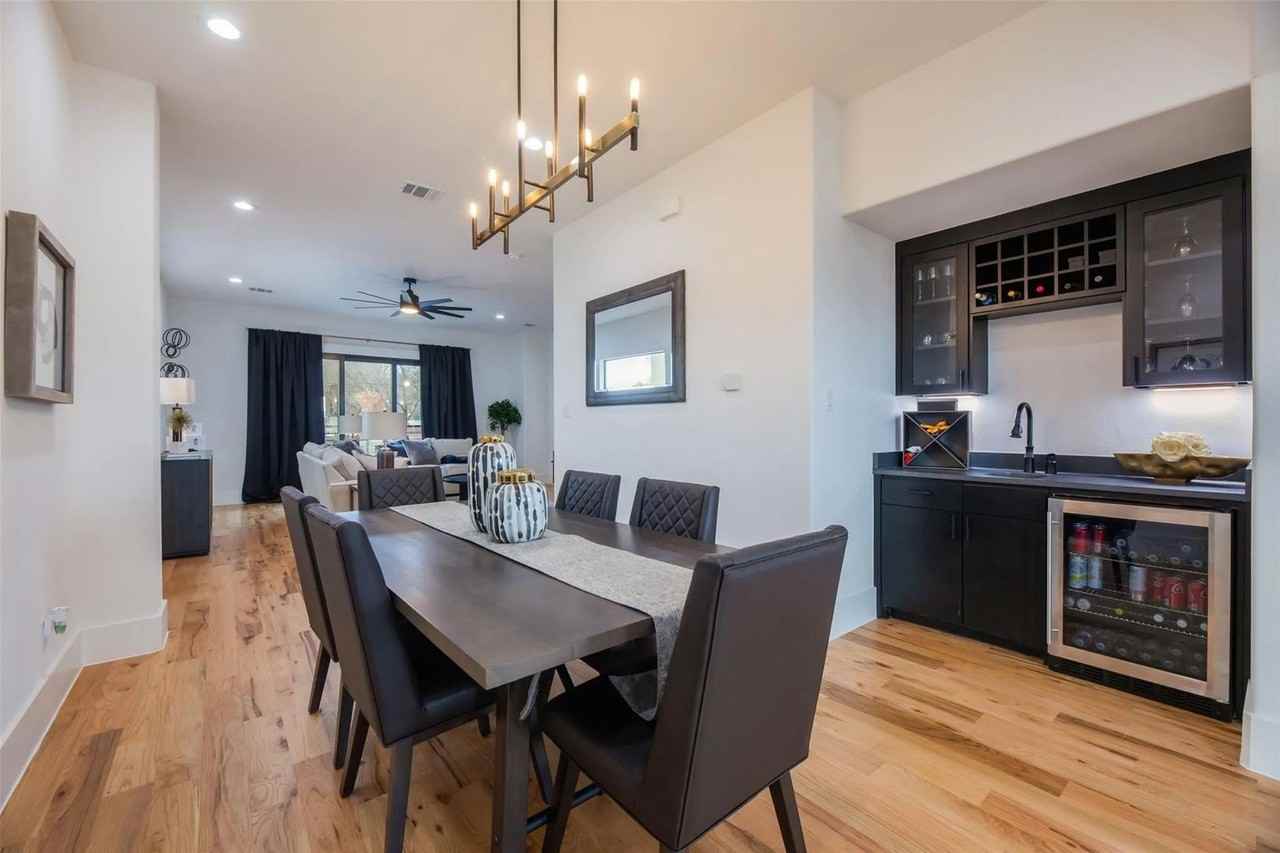 508 Avenue L - Photo 3 of 40