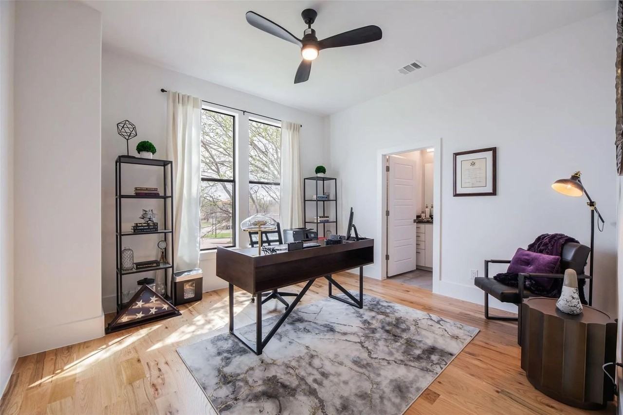 508 Avenue L - Photo 4 of 40