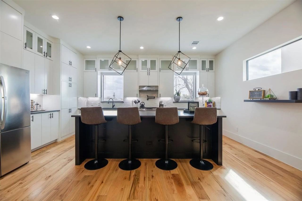 508 Avenue L - Photo 5 of 40