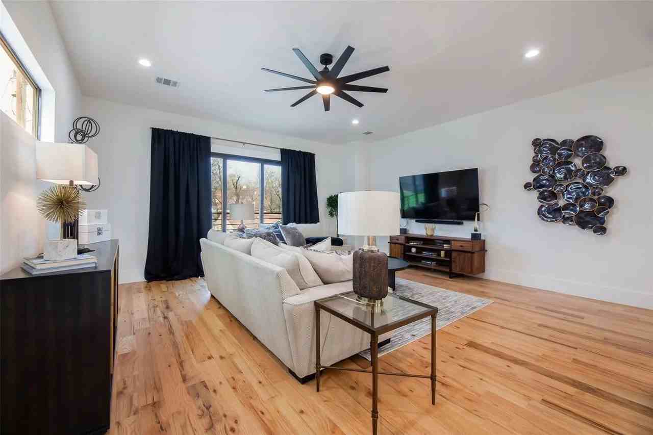 508 Avenue L - Photo 6 of 40