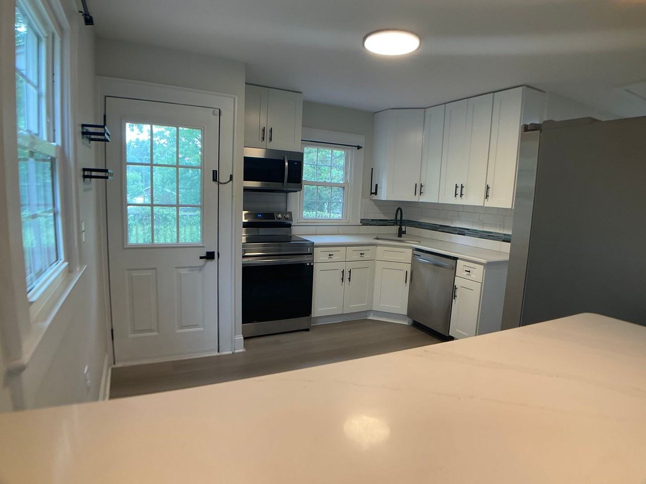 1015 Washington St - Photo 4 of 18