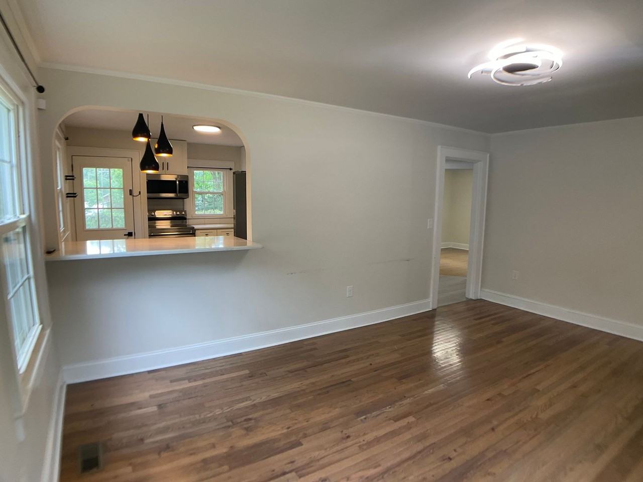 1015 Washington St - Photo 6 of 18