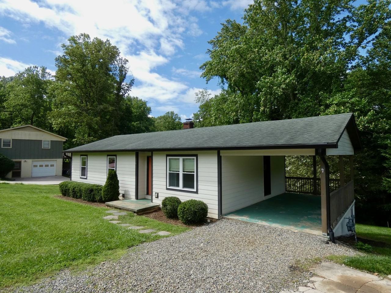 326 Pearson Dr - Photo 2 of 18