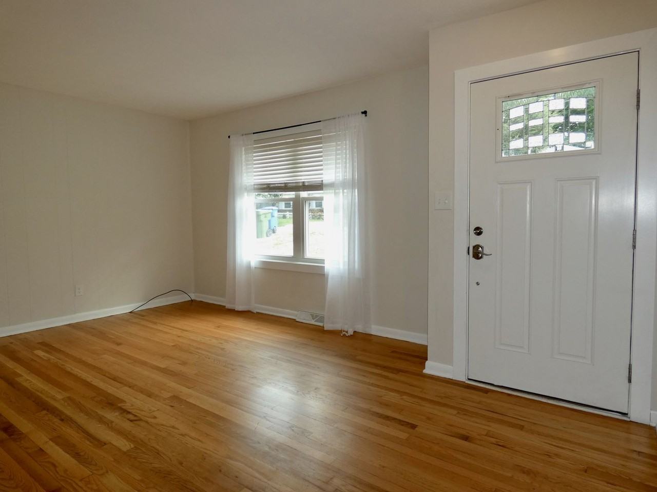 326 Pearson Dr - Photo 3 of 18