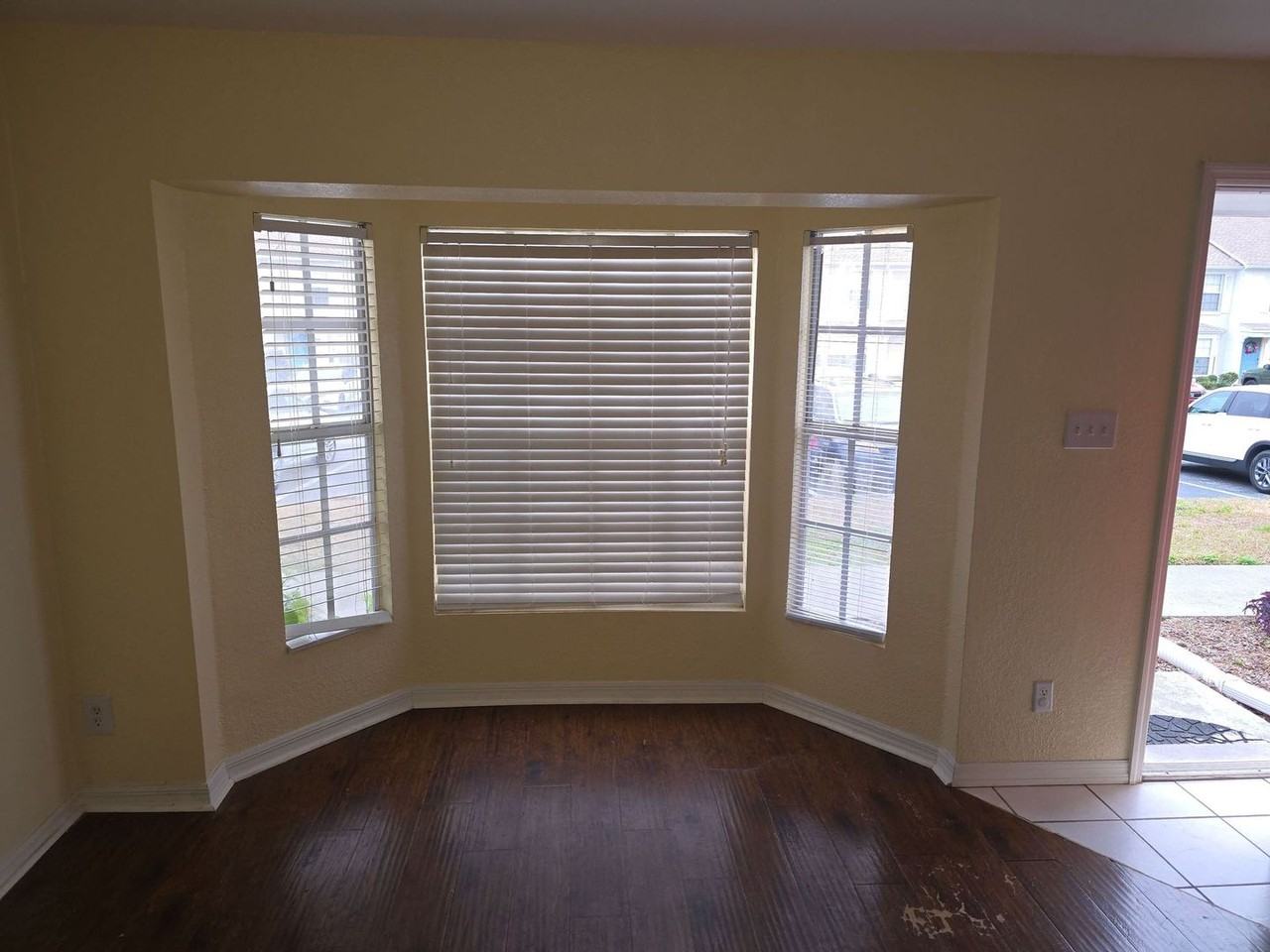 13542 Embassy Park Ct - Photo 2 of 16