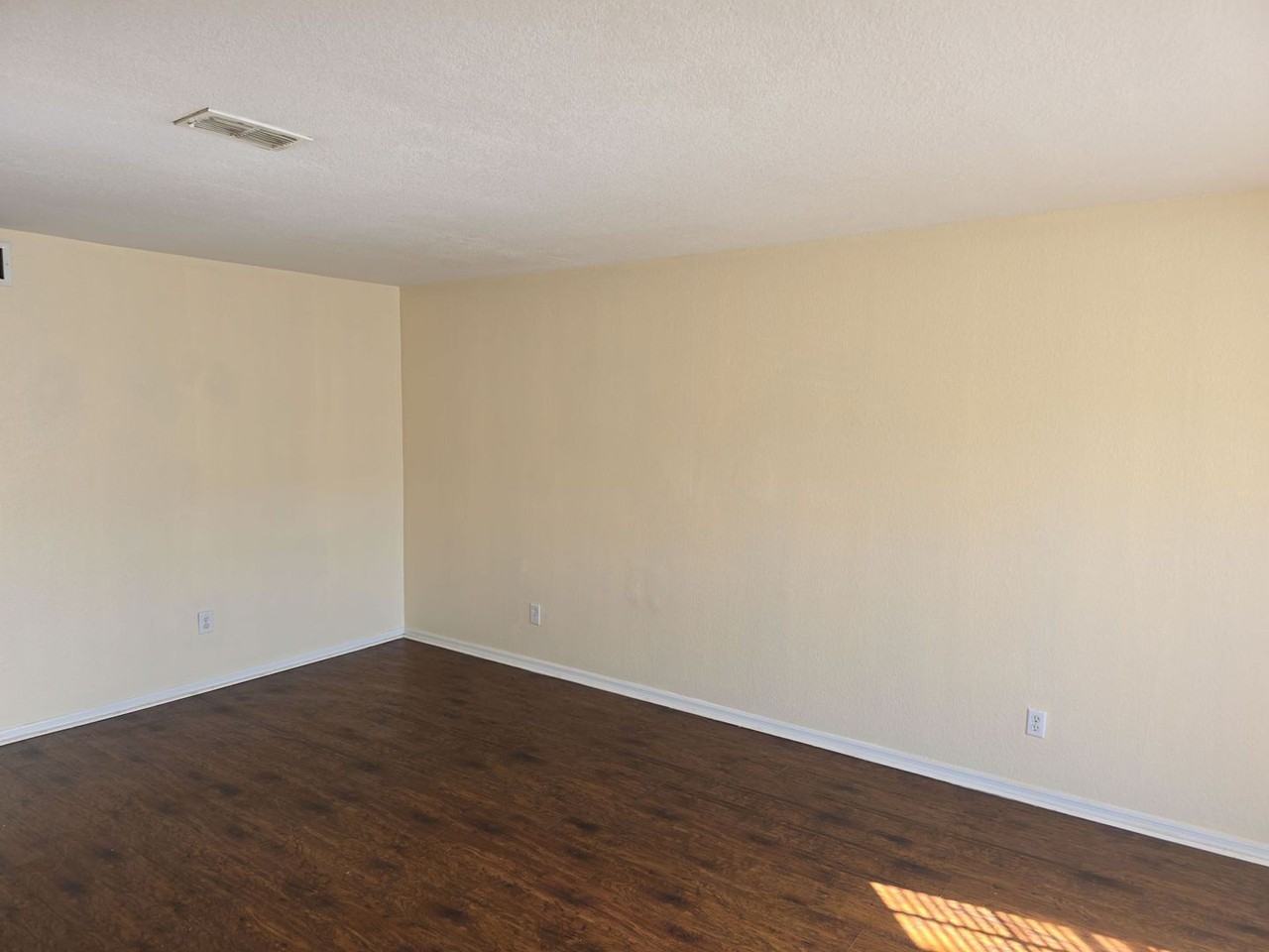 13542 Embassy Park Ct - Photo 3 of 16