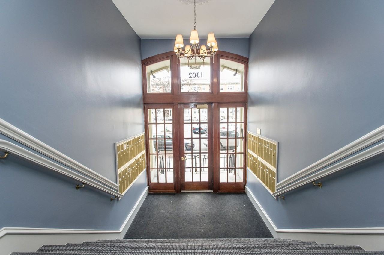 1296 Commonwealth Ave - Photo 5 of 29