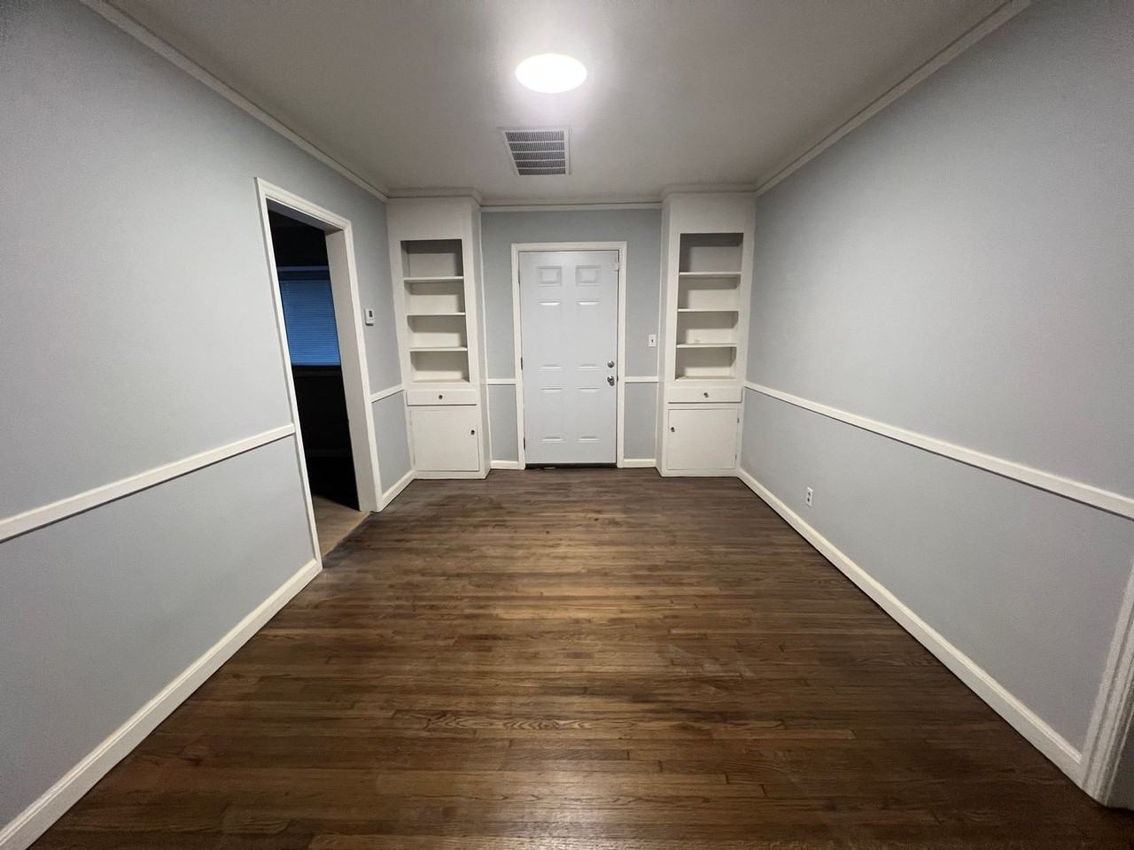 1945 N Main St - Photo 3 of 15