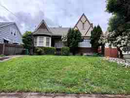 featured image of 3834 Ne Senate St