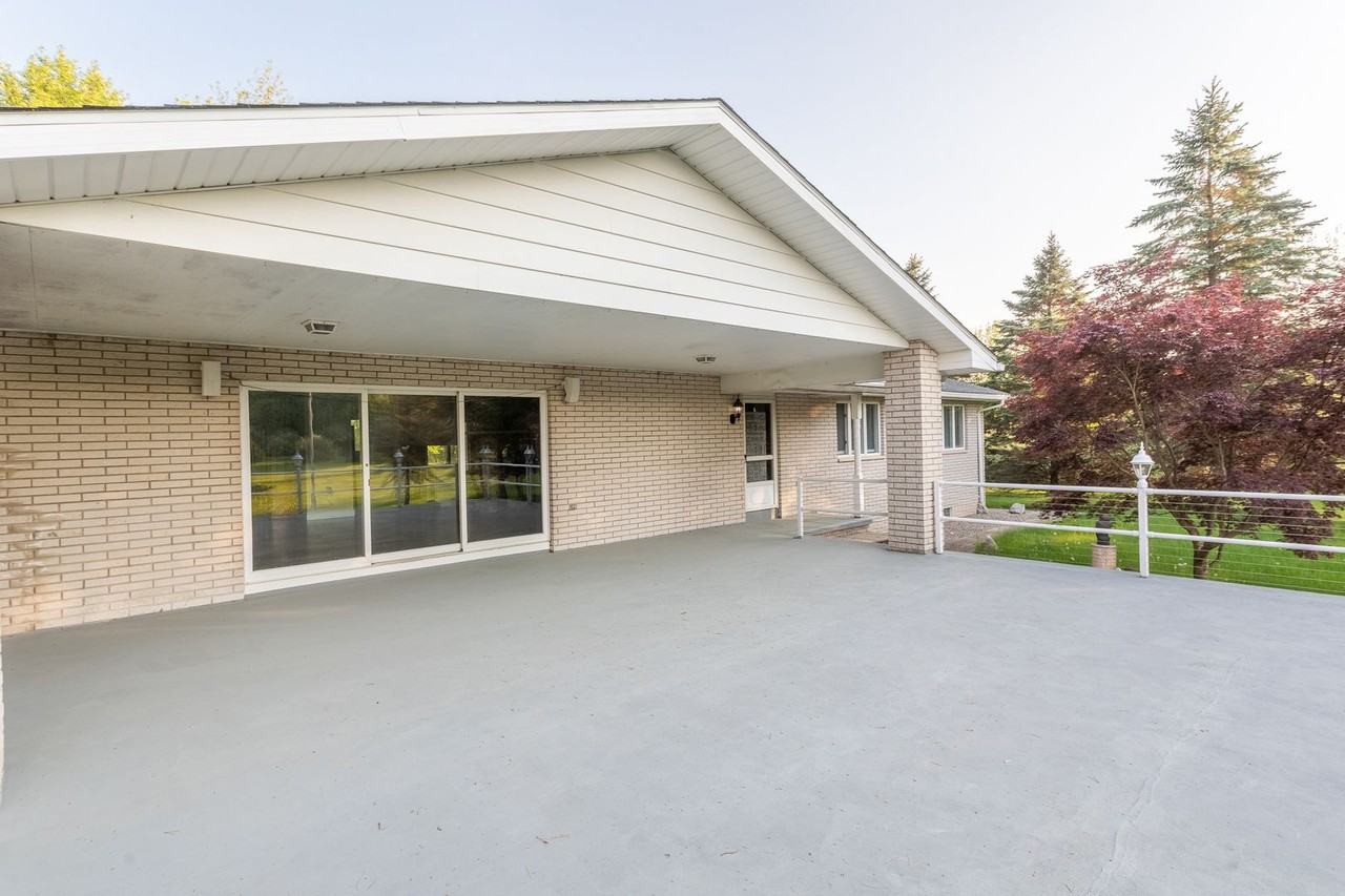 20469 Barton Rd - Photo 3 of 50