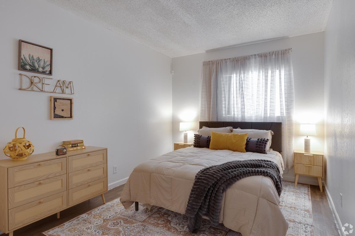 3230 E Roosevelt St - Photo 7 of 12