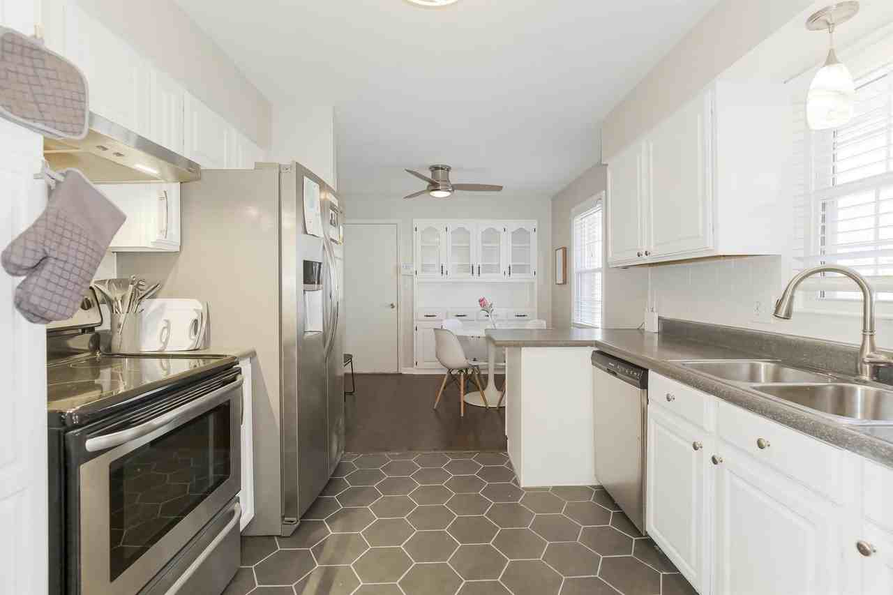 Spacious & Updated Home in Lee's Summit – Great Location! - Photo 4 of 17