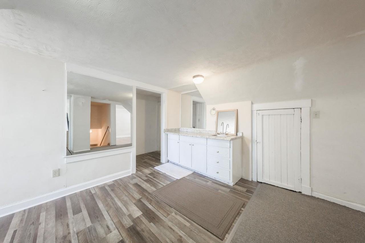 Elegant Kansas City home near The Plaza with classic charm - Photo 6 of 6