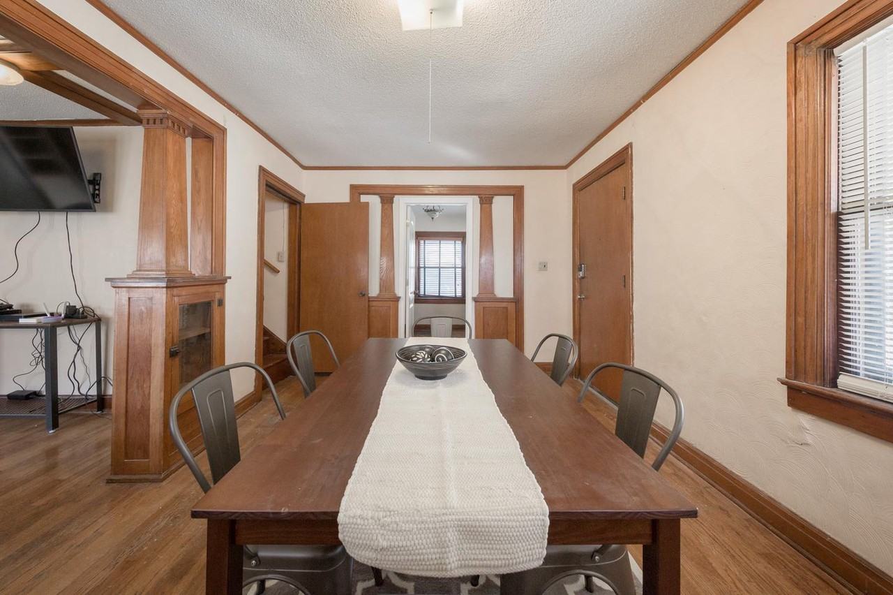 Elegant Kansas City home near The Plaza with classic charm - Photo 5 of 6