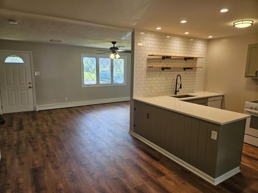 1883 Broadway - Photo 2 of 26