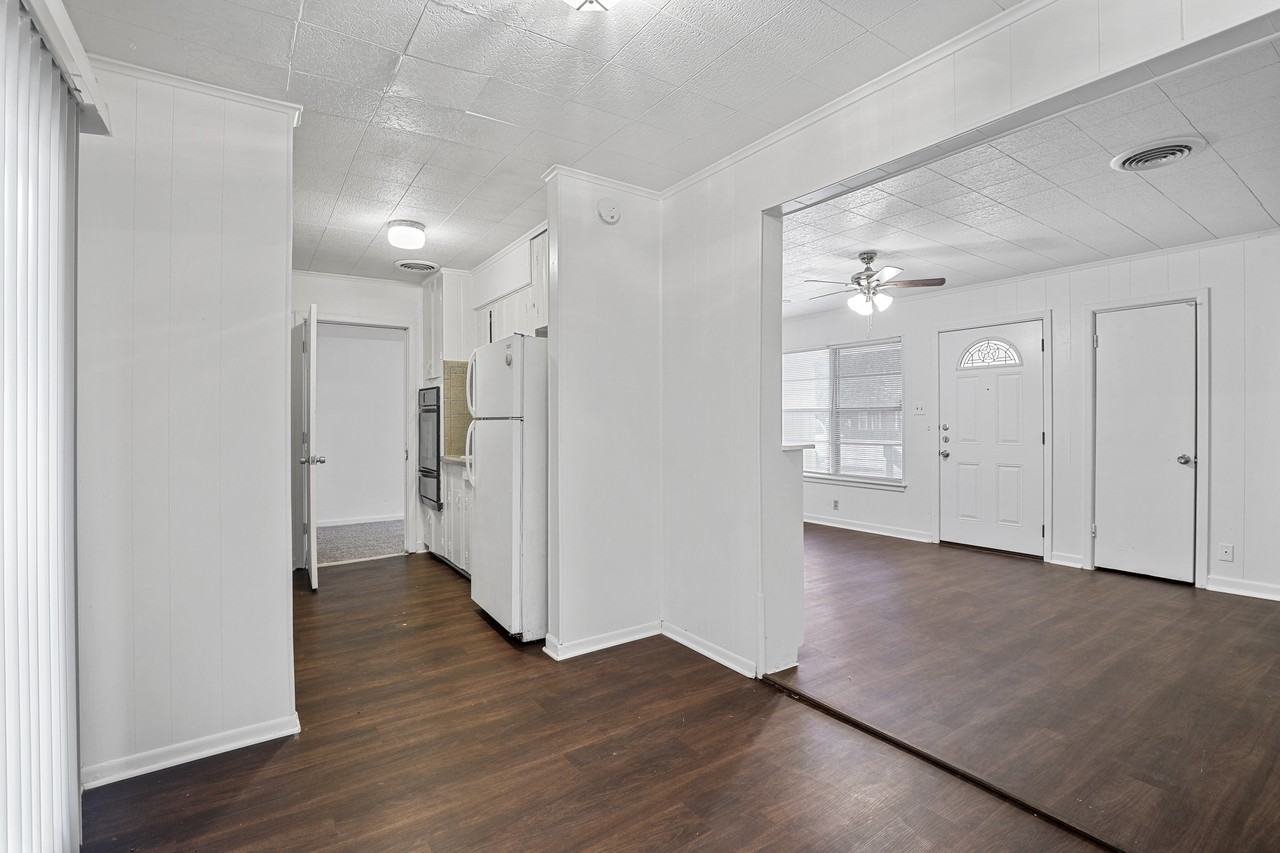 711 N Carroll Blvd - Photo 5 of 18