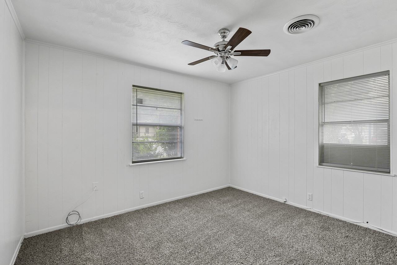 711 N Carroll Blvd - Photo 5 of 18