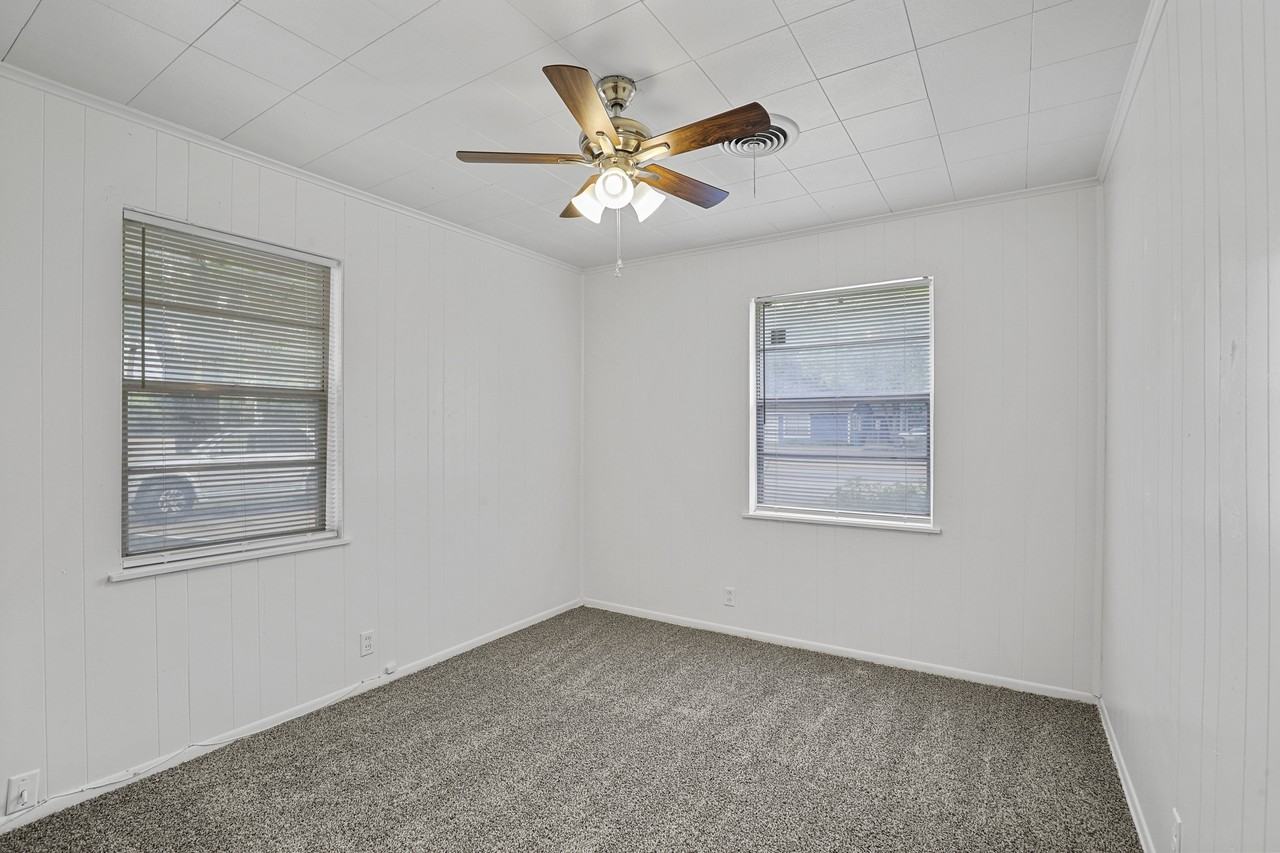 711 N Carroll Blvd - Photo 4 of 18