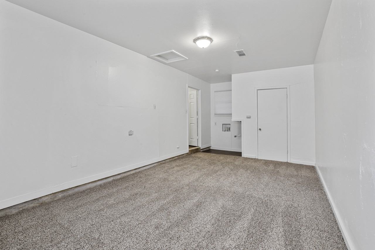 711 N Carroll Blvd - Photo 7 of 18