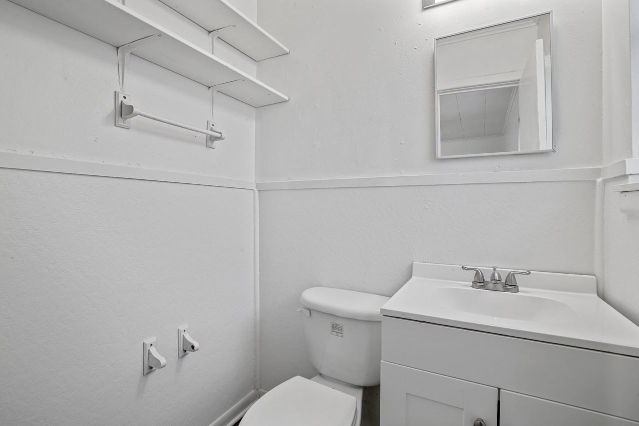 711 N Carroll Blvd - Photo 7 of 18