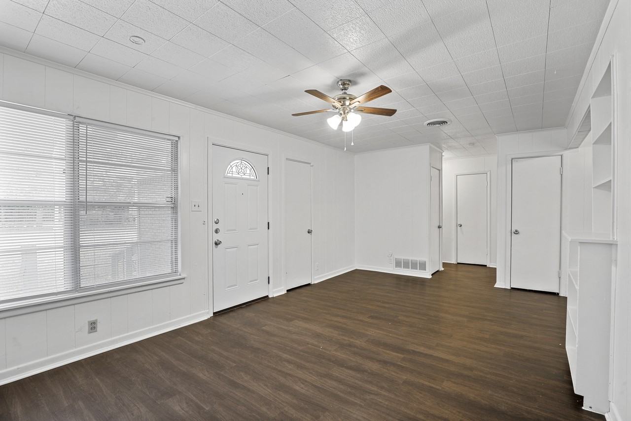 711 N Carroll Blvd - Photo 2 of 18