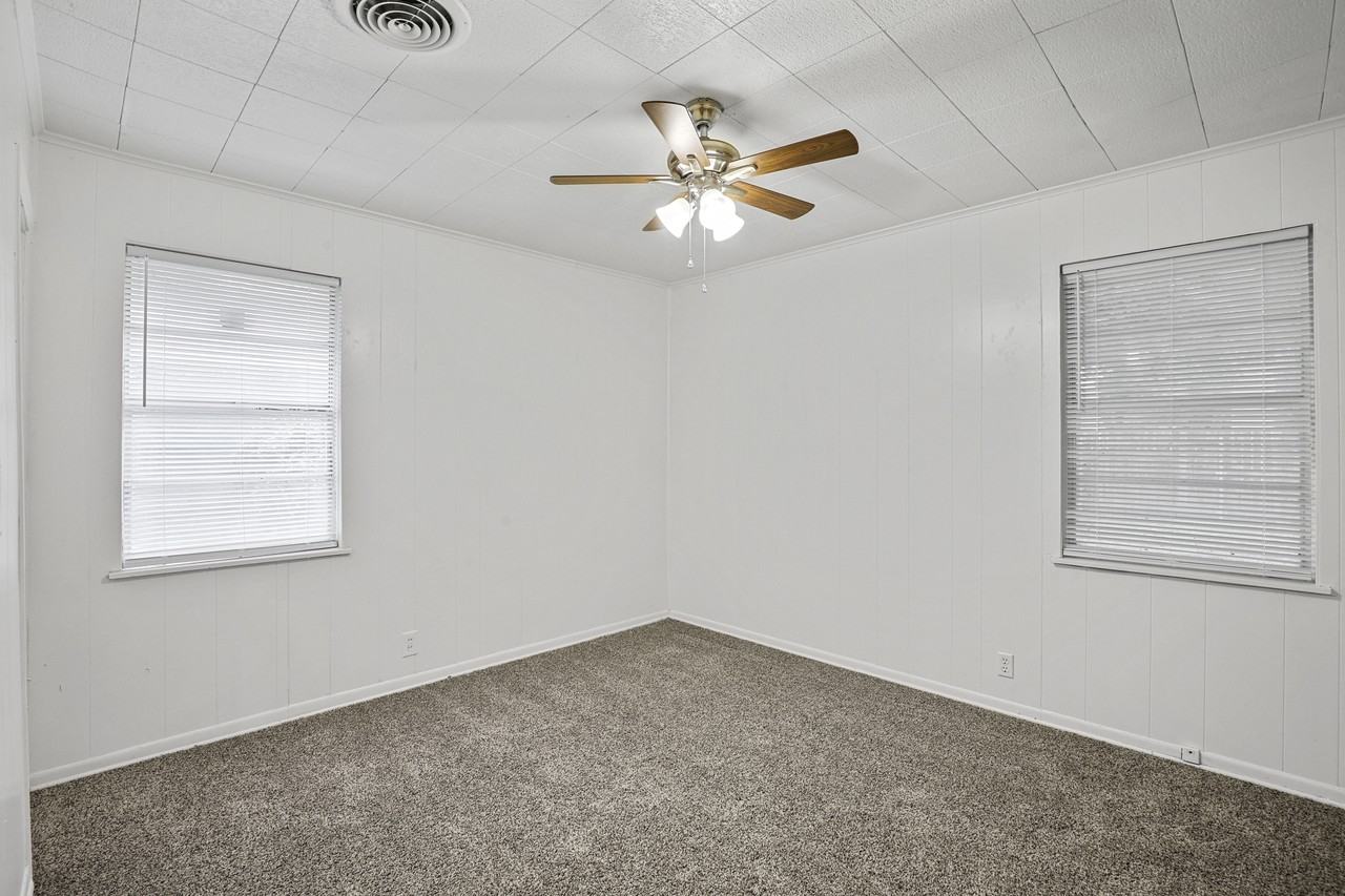 711 N Carroll Blvd - Photo 5 of 18