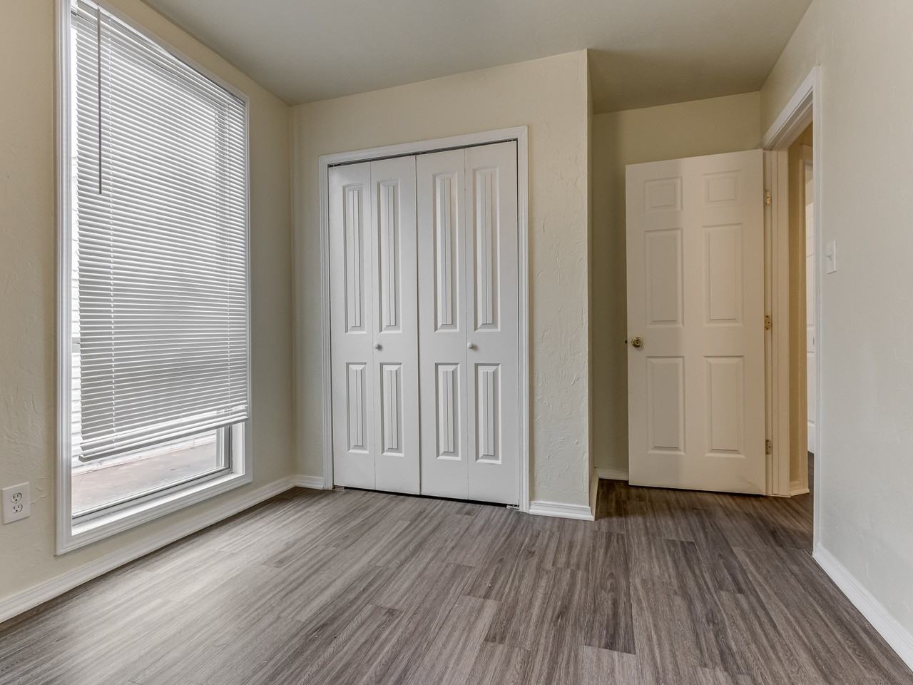 4205 Ne 16th Ter - Photo 3 of 15