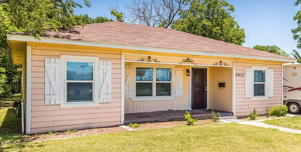 3913 Roselawn Dr - Photo 2 of 12