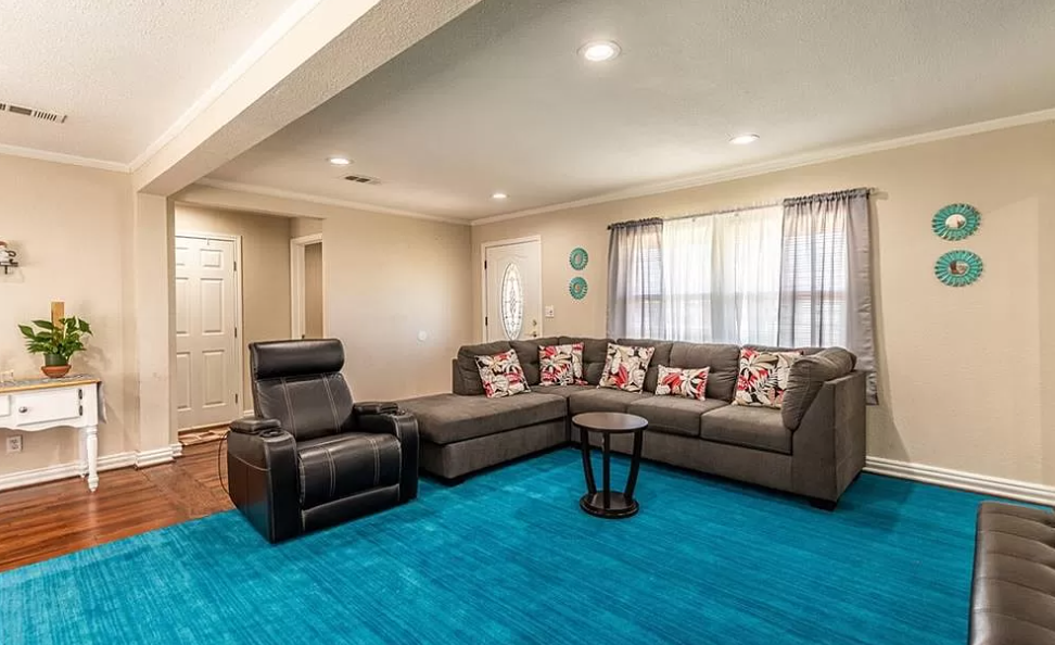 3913 Roselawn Dr - Photo 3 of 12