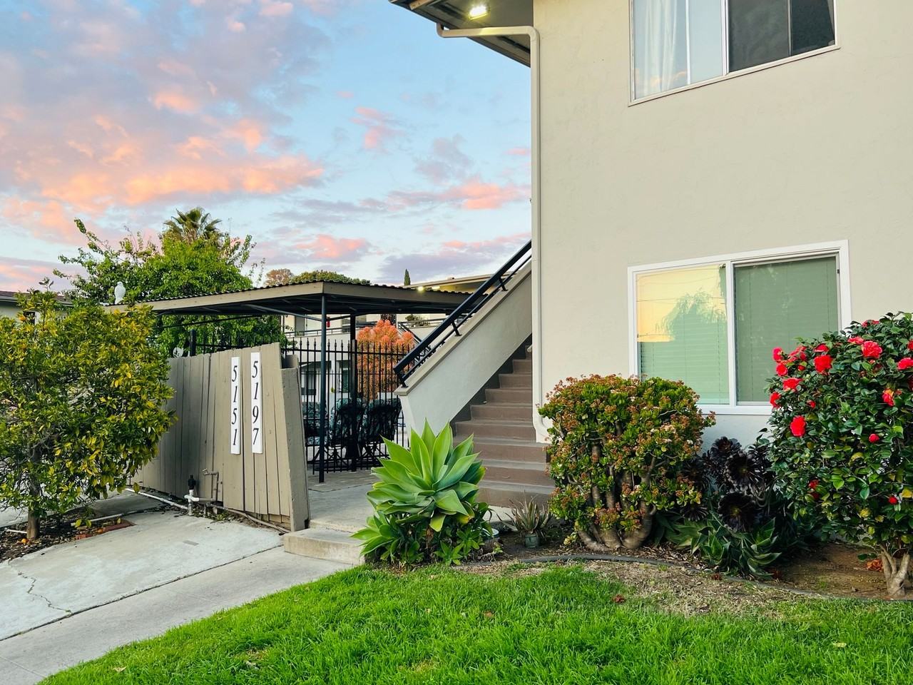 Welcome to the Dailey Court Apartments! - Photo 2 of 5