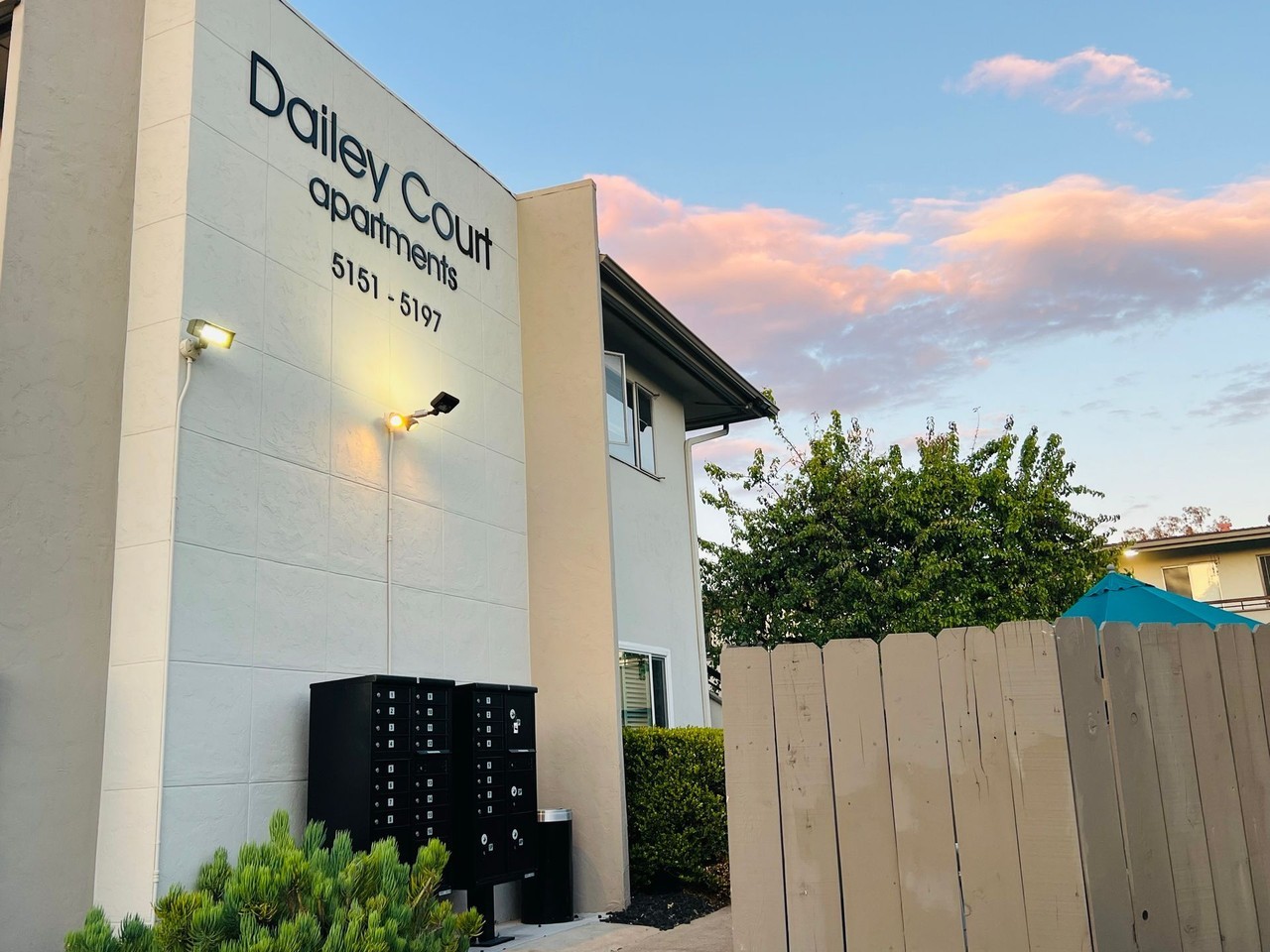 Welcome to the Dailey Court Apartments! - Photo 3 of 5