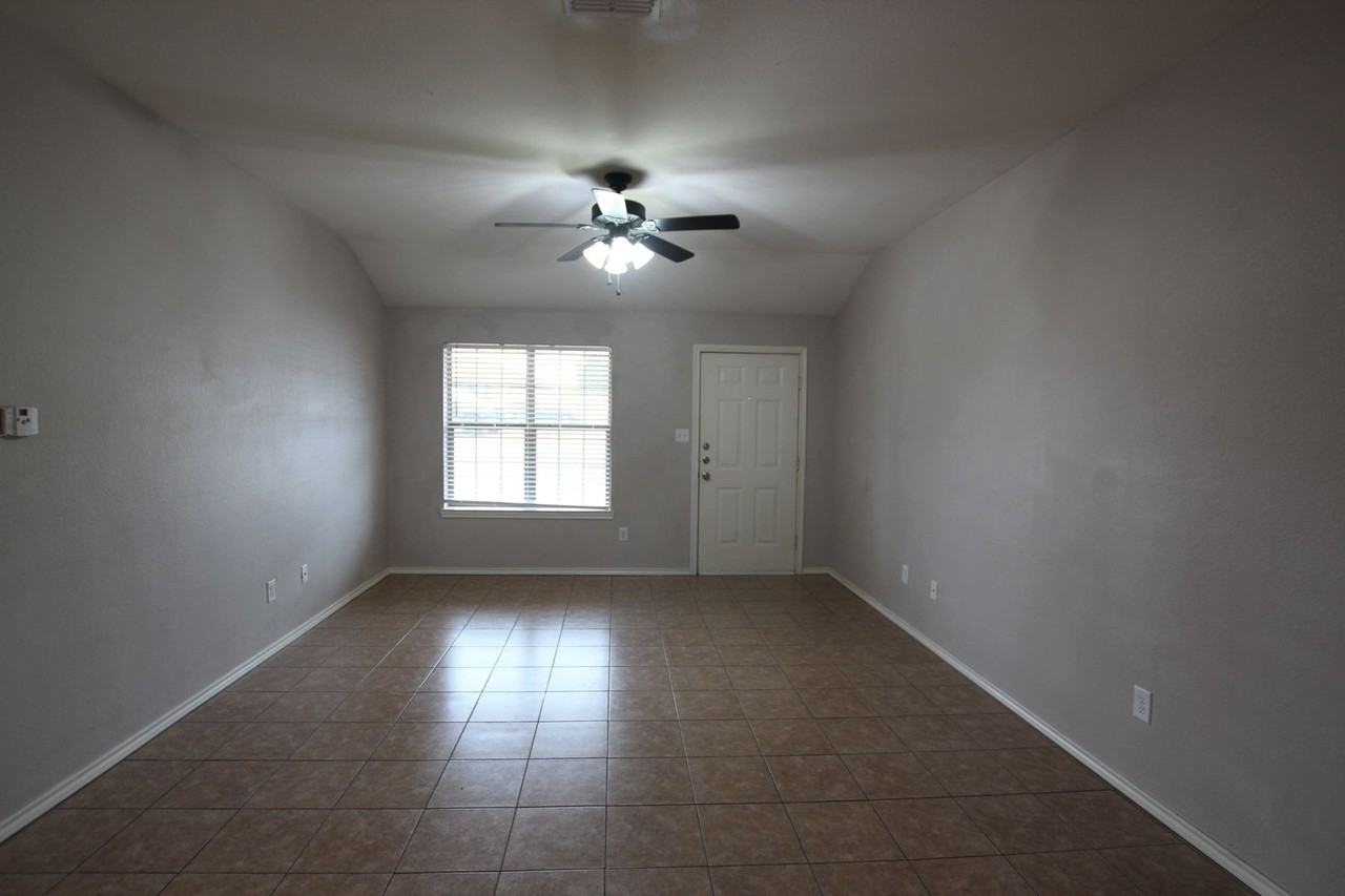 17074 Sentinel Ln - Photo 2 of 15