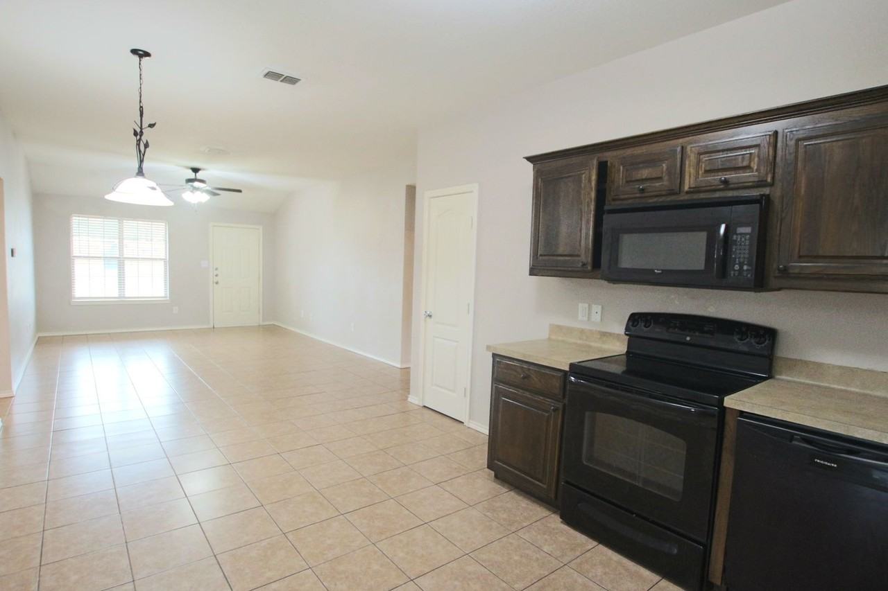 17074 Sentinel Ln - Photo 4 of 15