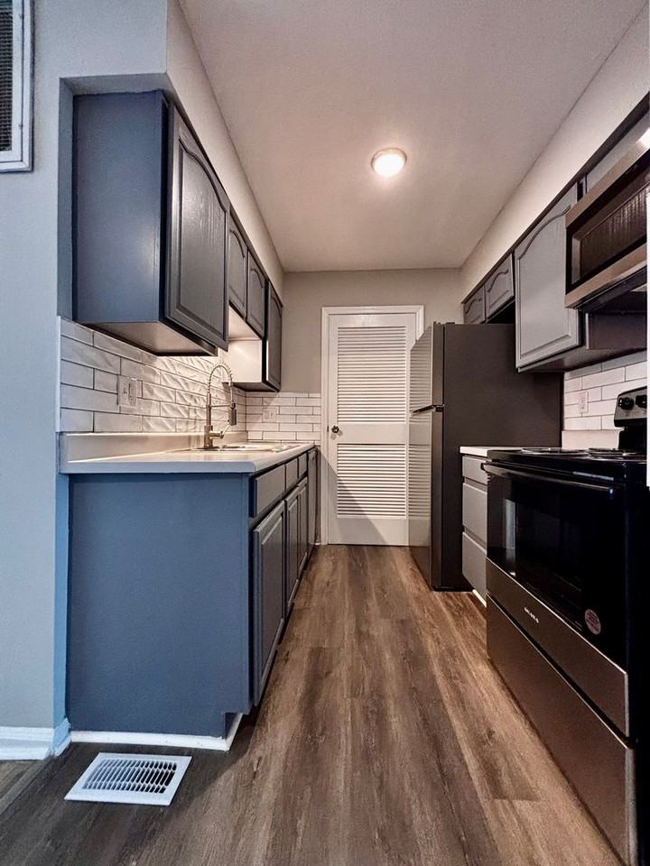 Silver Rock Avenue Apartments - Photo 2 of 31