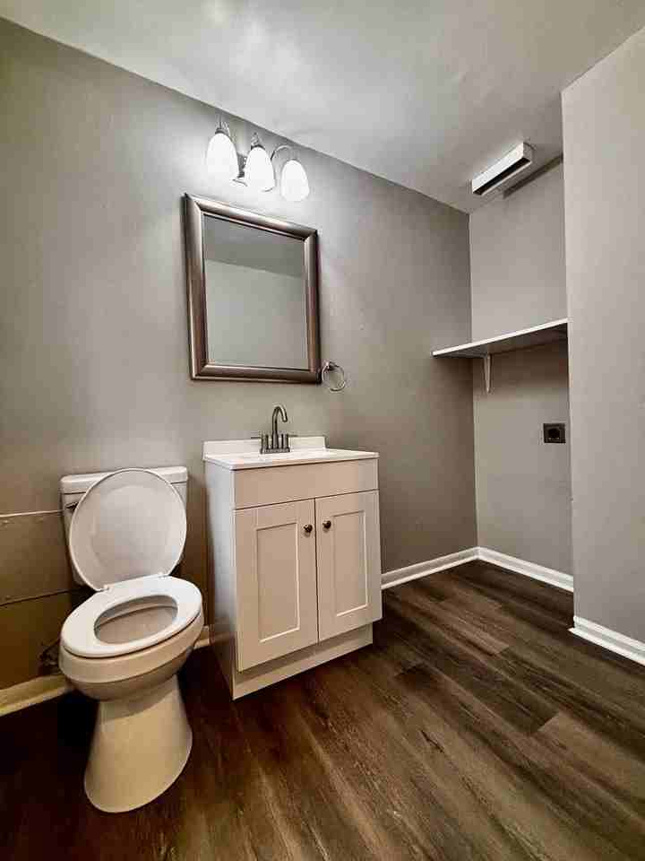 Silver Rock Avenue Apartments - Photo 3 of 31