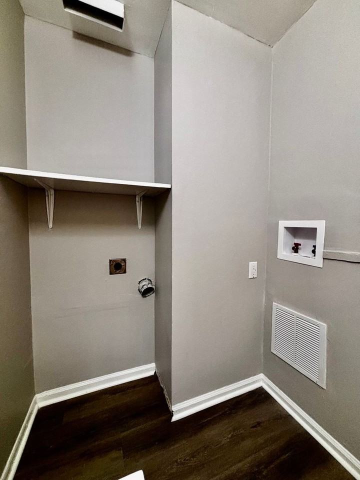 Silver Rock Avenue Apartments - Photo 4 of 31