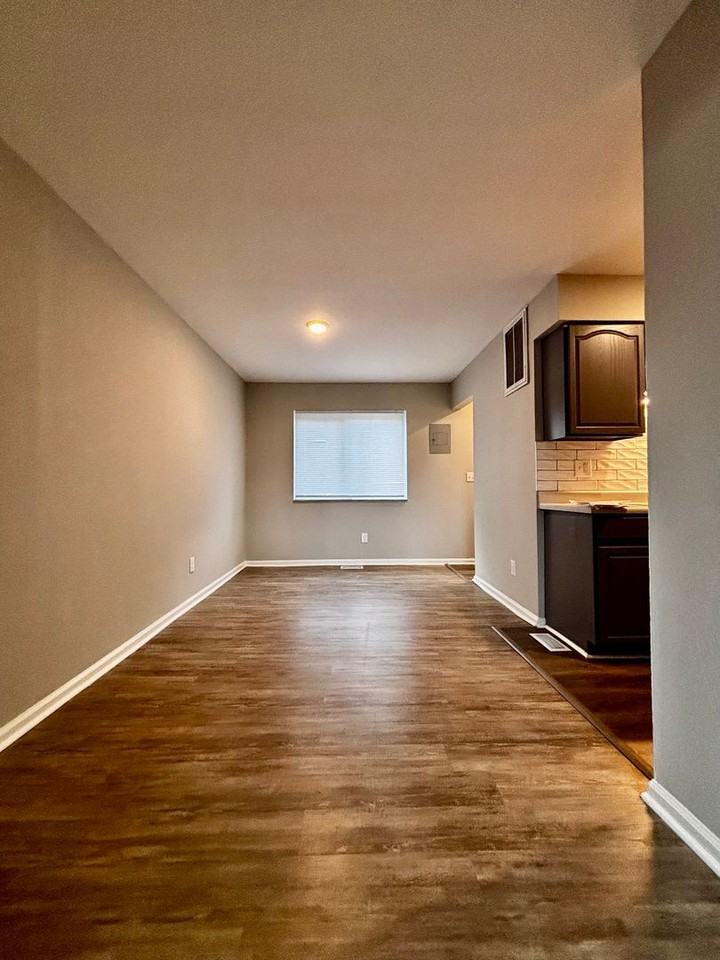 Silver Rock Avenue Apartments - Photo 6 of 31