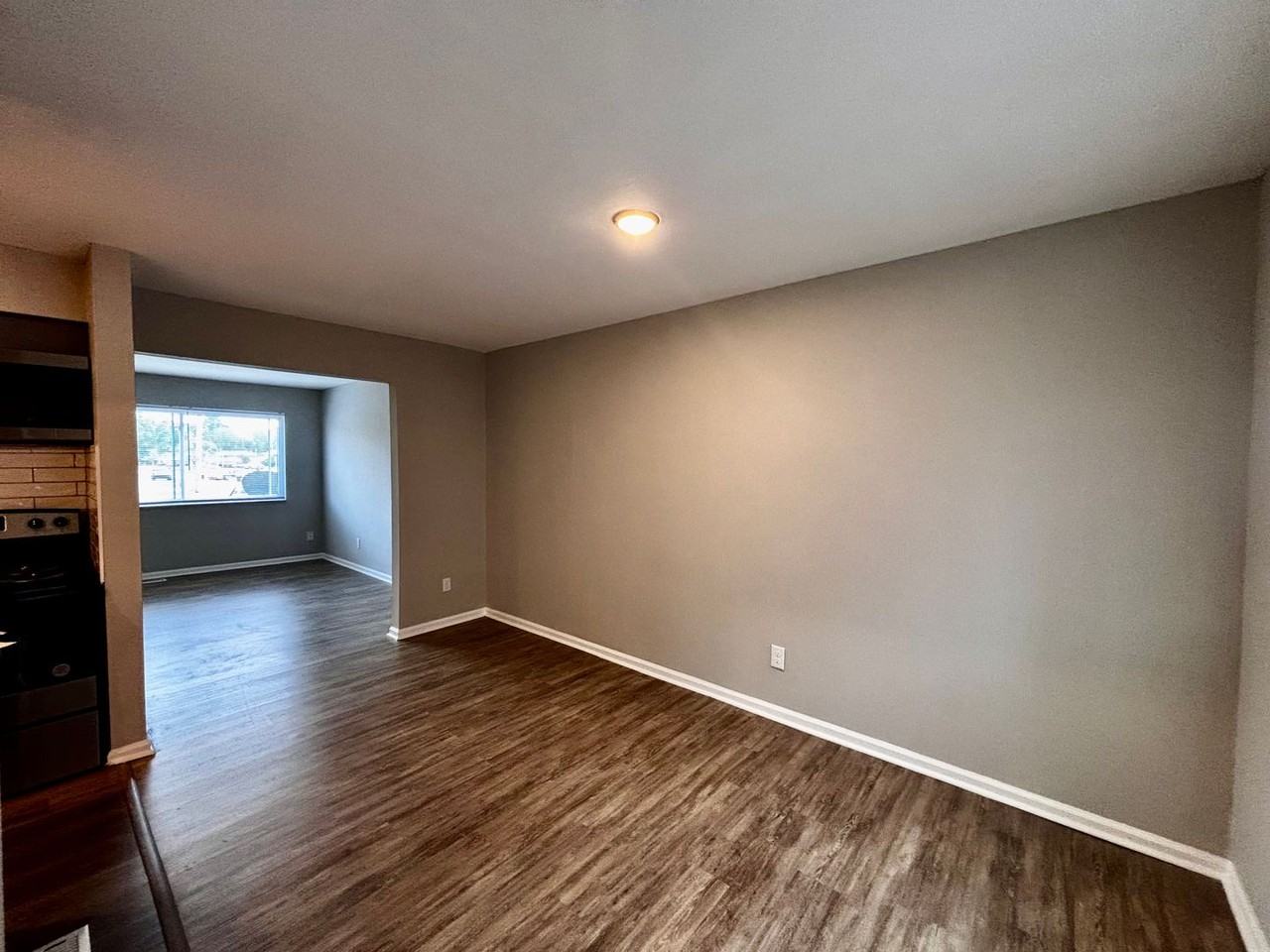 Silver Rock Avenue Apartments - Photo 7 of 31