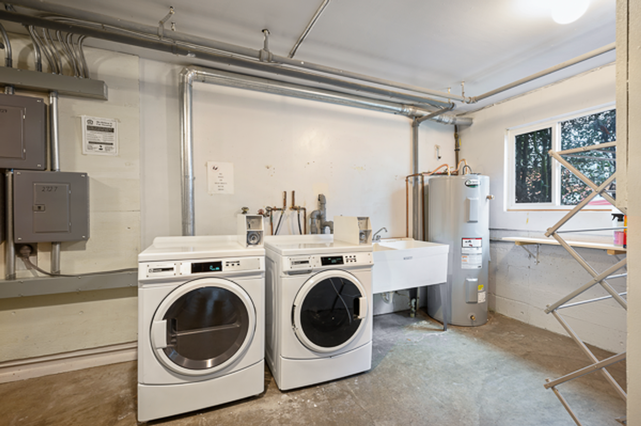 Laurel Apartments - Photo 2 of 8