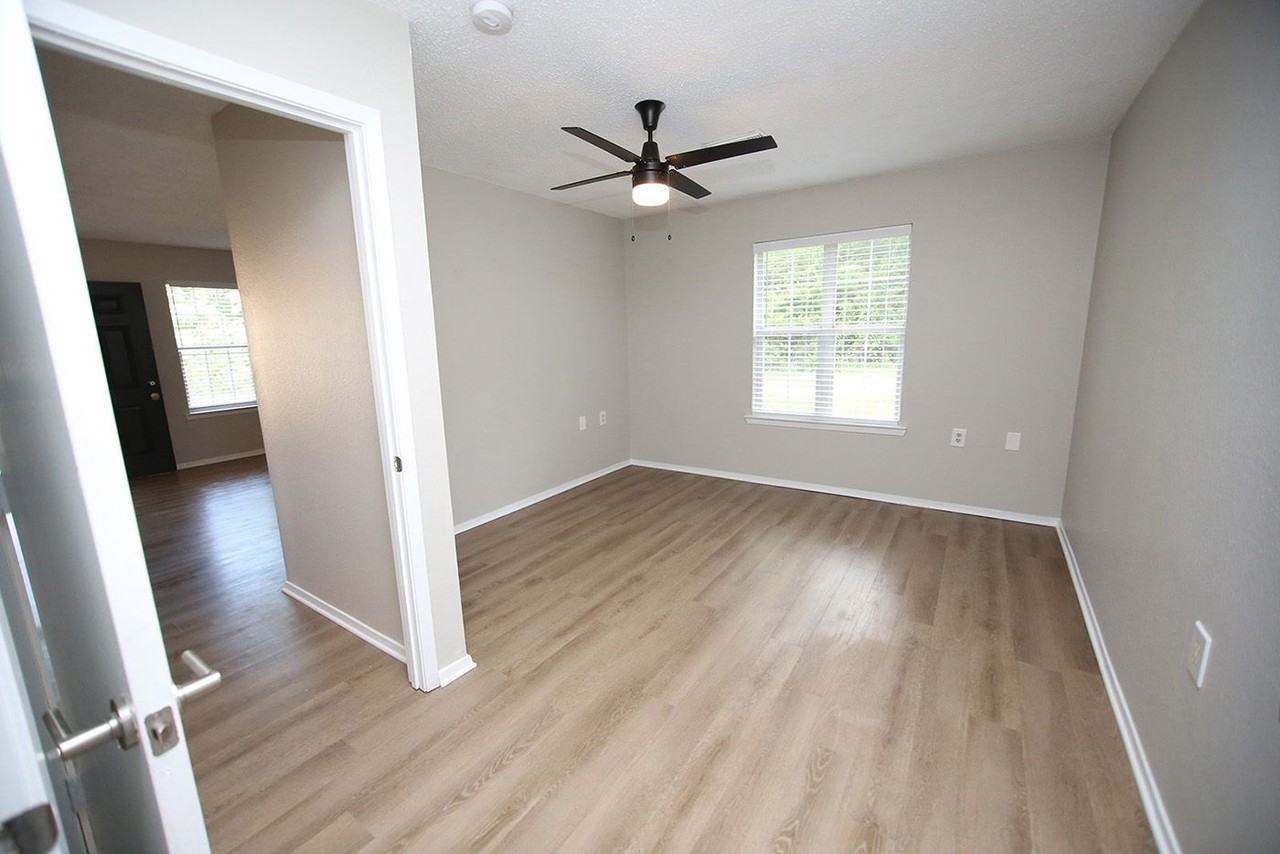 Gloster Flats - Photo 3 of 11