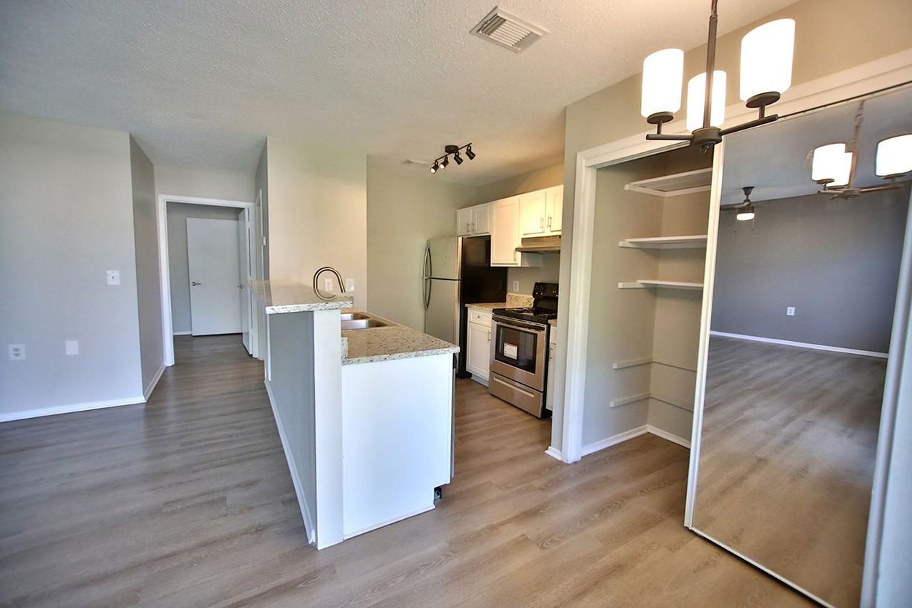 Gloster Flats - Photo 5 of 11