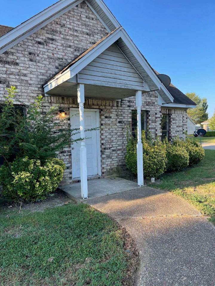 2501 Jeanne Mcqueen Pl - Photo 2 of 20